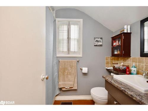54 Tyndale Road, Barrie, ON - Indoor Photo Showing Bathroom