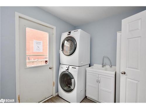 164 Fox Run, Barrie, ON - Indoor Photo Showing Laundry Room
