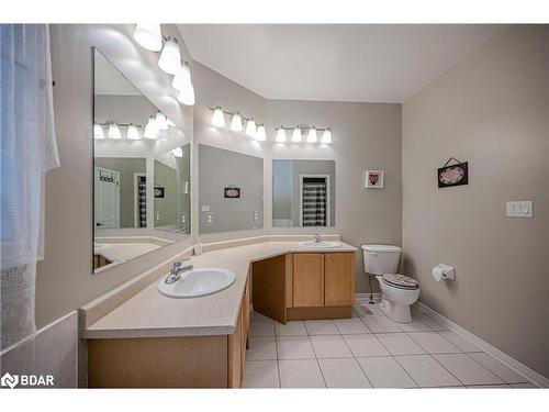 166 The Queensway, Barrie, ON - Indoor Photo Showing Bathroom