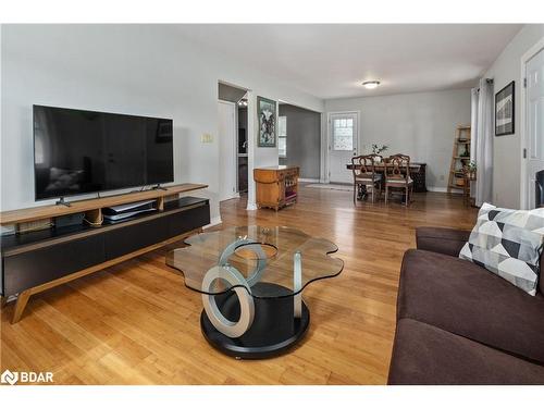 154 Ardagh Road, Barrie, ON - Indoor Photo Showing Living Room