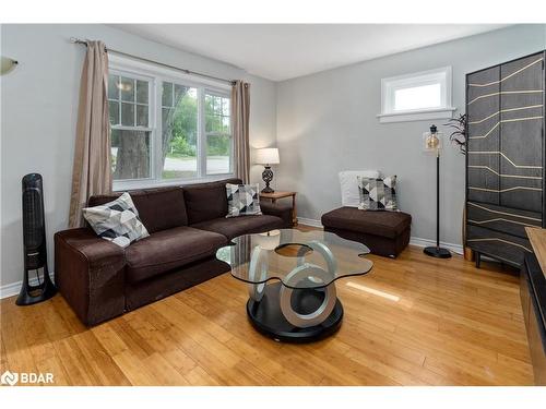 154 Ardagh Road, Barrie, ON - Indoor Photo Showing Living Room