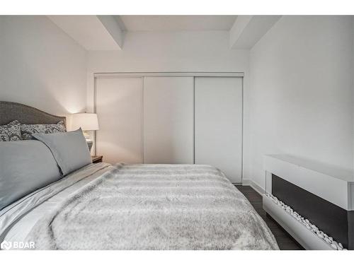 232-681 Yonge Street, Barrie, ON - Indoor Photo Showing Bedroom