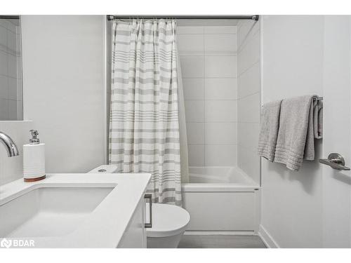 232-681 Yonge Street, Barrie, ON - Indoor Photo Showing Bathroom