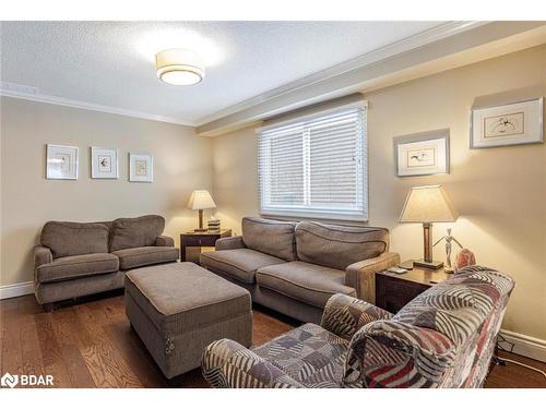 456 St Vincent Street, Barrie, ON - Indoor Photo Showing Living Room