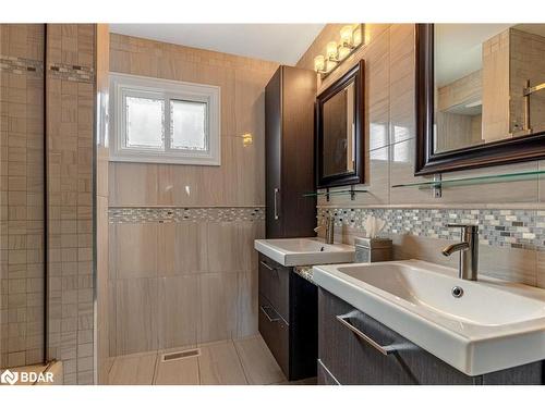 456 St Vincent Street, Barrie, ON - Indoor Photo Showing Bathroom