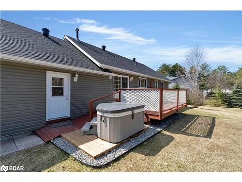 139 Goldfinch Crescent, Tiny, ON - Outdoor With Deck Patio Veranda With Exterior