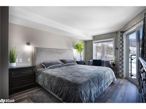 305-80 Horseshoe Boulevard, Oro-Medonte, ON - Indoor Photo Showing Bedroom