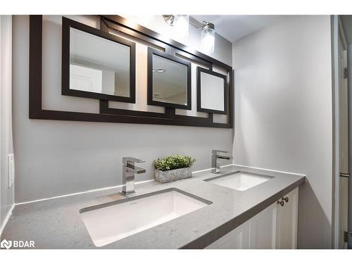 305-80 Horseshoe Boulevard, Oro-Medonte, ON - Indoor Photo Showing Bathroom