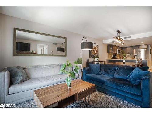 305-80 Horseshoe Boulevard, Oro-Medonte, ON - Indoor Photo Showing Living Room