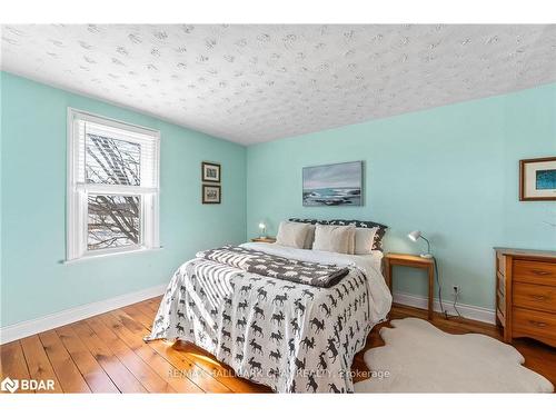 2500 Brown Line, Cavan-Monaghan, ON - Indoor Photo Showing Bedroom