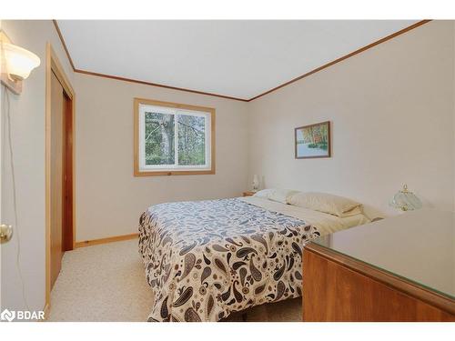 2349 Kashagawigamog Lake Road, Haliburton, ON - Indoor Photo Showing Bedroom