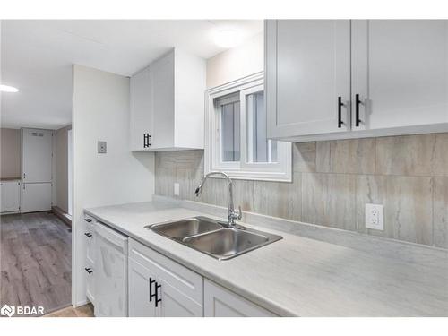 30 Weeping Willow Drive, Innisfil, ON - Indoor Photo Showing Kitchen With Double Sink
