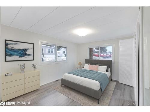 30 Weeping Willow Drive, Innisfil, ON - Indoor Photo Showing Bedroom