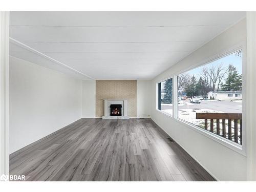 30 Weeping Willow Drive, Innisfil, ON - Indoor With Fireplace