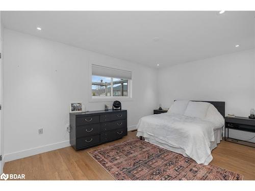 90 Larkin Drive, Barrie, ON - Indoor Photo Showing Bedroom