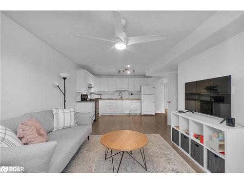 90 Larkin Drive, Barrie, ON - Indoor Photo Showing Living Room