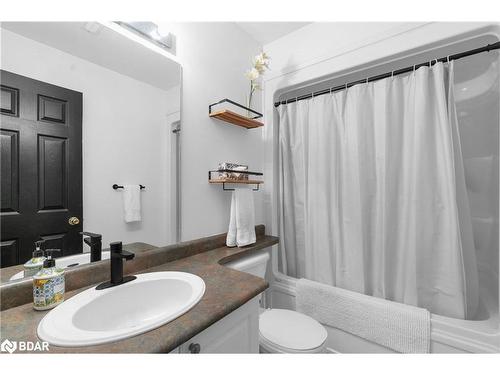 90 Larkin Drive, Barrie, ON - Indoor Photo Showing Bathroom