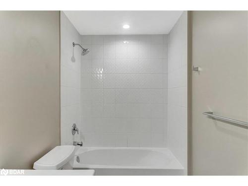 212-720 Yonge St Street, Barrie, ON - Indoor Photo Showing Bathroom