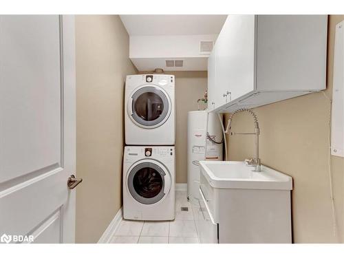 212-720 Yonge St Street, Barrie, ON - Indoor Photo Showing Laundry Room