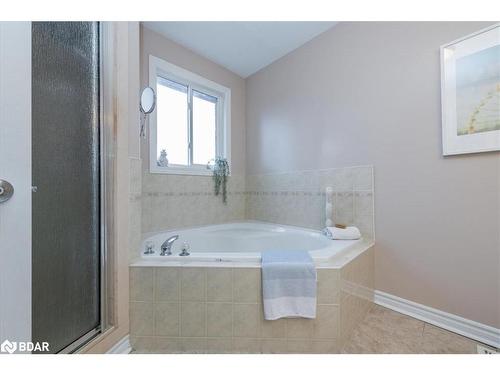 84 Hodgson Drive, Barrie, ON - Indoor Photo Showing Bathroom