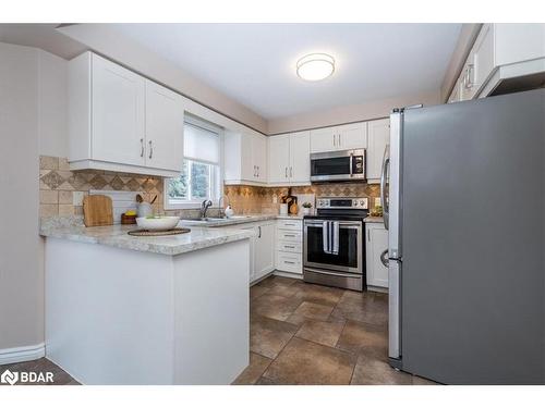 84 Hodgson Drive, Barrie, ON - Indoor Photo Showing Kitchen