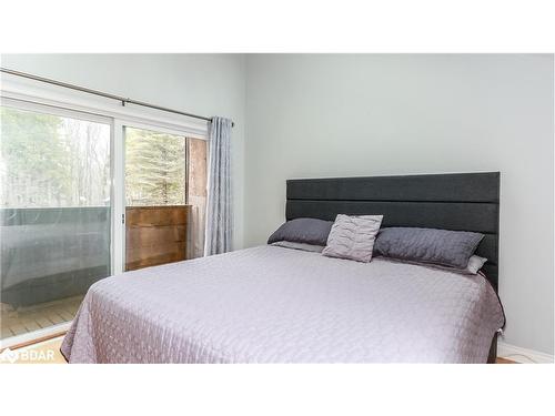 39 Maplecrest Crt Court, Oro-Medonte, ON - Indoor Photo Showing Bedroom