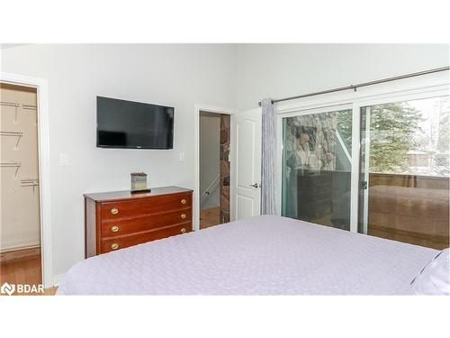 39 Maplecrest Crt Court, Oro-Medonte, ON - Indoor Photo Showing Bedroom