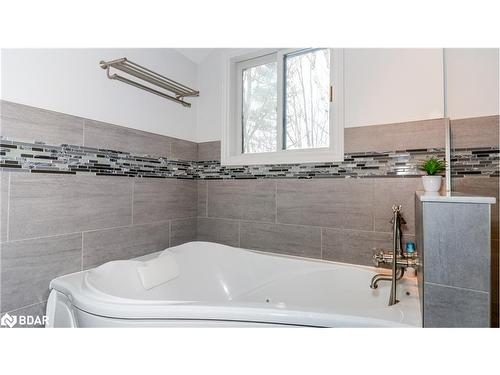 39 Maplecrest Crt Court, Oro-Medonte, ON - Indoor Photo Showing Bathroom