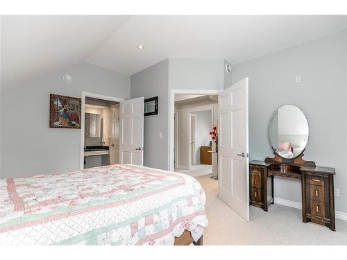 44 Elizabeth Street, Alliston, ON - Indoor Photo Showing Bedroom