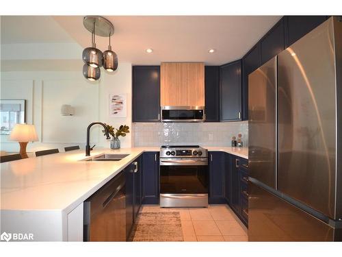 705-6 Toronto Street, Barrie, ON - Indoor Photo Showing Kitchen With Double Sink With Upgraded Kitchen