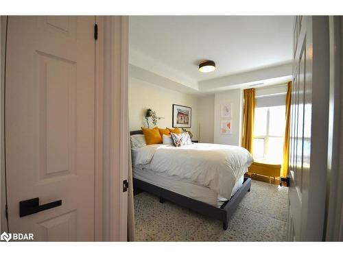 705-6 Toronto Street, Barrie, ON - Indoor Photo Showing Bedroom