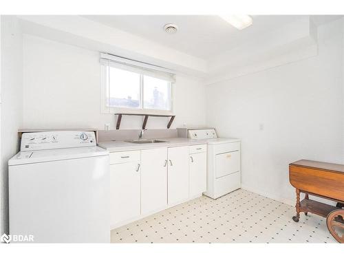 33 Beaumaur Drive, Penetanguishene, ON - Indoor Photo Showing Laundry Room