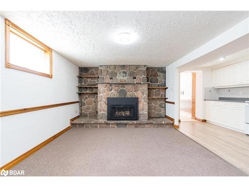 33 Beaumaur Drive, Penetanguishene, ON - Indoor Photo Showing Living Room With Fireplace