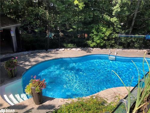 16 Fawn Crescent, Barrie, ON - Outdoor With In Ground Pool With Backyard