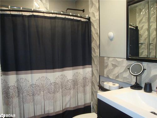 287 Santone Avenue, Welland, ON - Indoor Photo Showing Bathroom