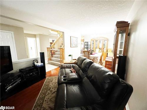 28 Dunsmore Lane, Barrie, ON - Indoor Photo Showing Living Room