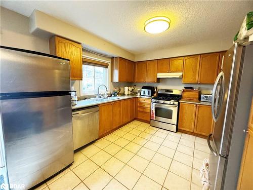 28 Dunsmore Lane, Barrie, ON - Indoor Photo Showing Kitchen