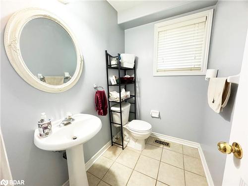 28 Dunsmore Lane, Barrie, ON - Indoor Photo Showing Bathroom