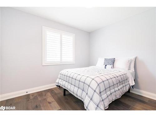 786 Ney Avenue, Tay, ON - Indoor Photo Showing Bedroom