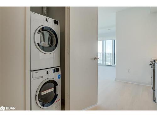 4710-3900 Confederation Parkway, Mississauga, ON - Indoor Photo Showing Laundry Room