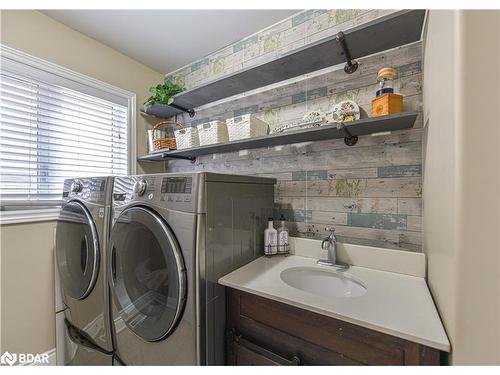 3074 Emperor Drive Drive, Orillia, ON - Indoor Photo Showing Laundry Room