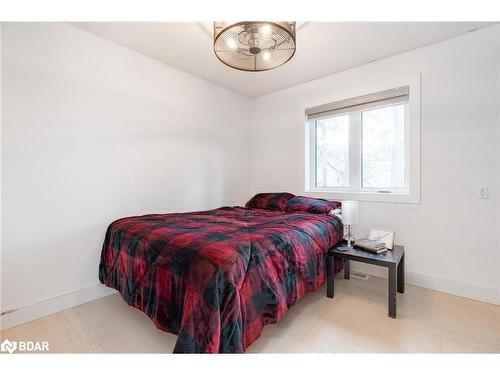 2041 Lilac Drive, Innisfil, ON - Indoor Photo Showing Bedroom