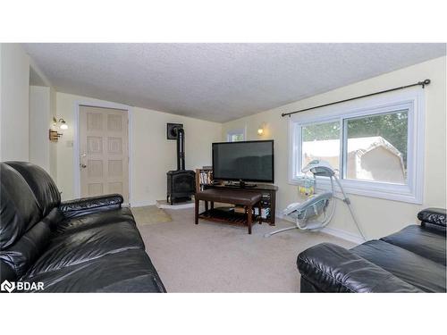 2 Shamrock Crescent, Angus, ON - Indoor Photo Showing Living Room