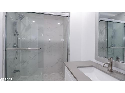 54 Golden Meadow Crescent, Barrie, ON - Indoor Photo Showing Bathroom