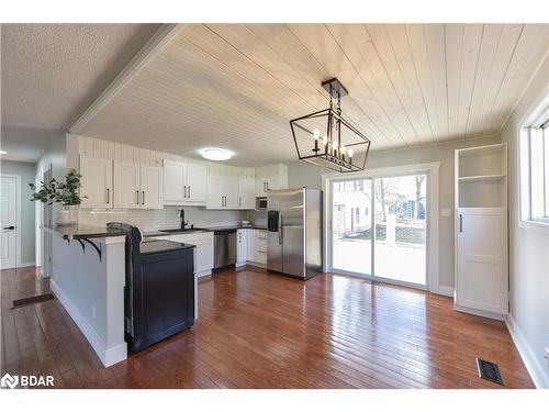 352 Homewood Avenue, Orillia, ON - Indoor Photo Showing Kitchen