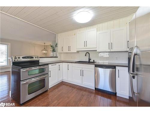 352 Homewood Avenue, Orillia, ON - Indoor Photo Showing Kitchen With Stainless Steel Kitchen