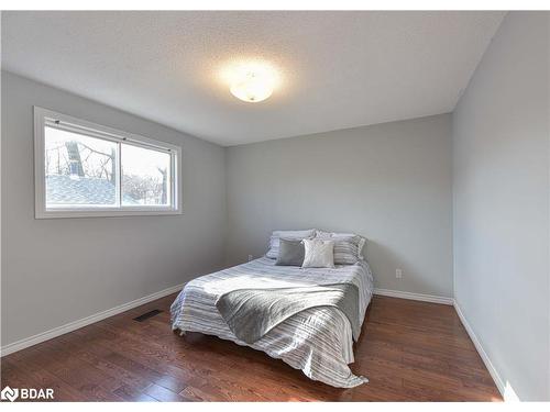 352 Homewood Avenue, Orillia, ON - Indoor Photo Showing Bedroom