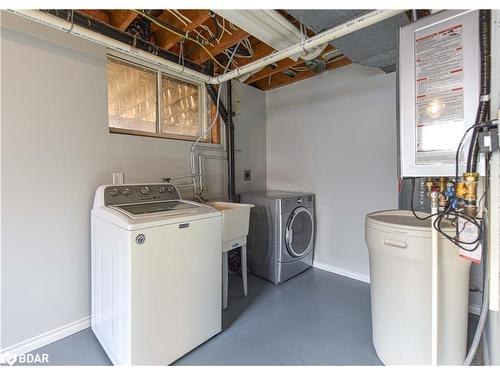 352 Homewood Avenue, Orillia, ON - Indoor Photo Showing Laundry Room