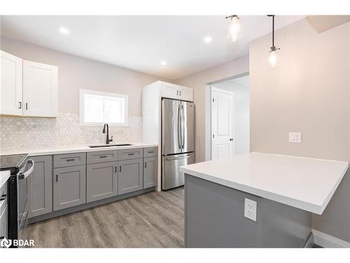 2383 Reeves Road, Tay, ON - Indoor Photo Showing Kitchen With Upgraded Kitchen