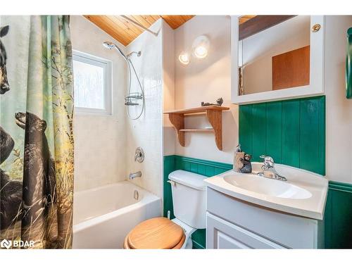 2514 Janes Lane, Coldwater, ON - Indoor Photo Showing Bathroom